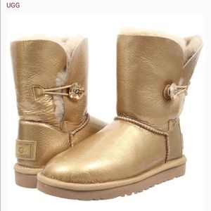 Ugg size 10 bailey button